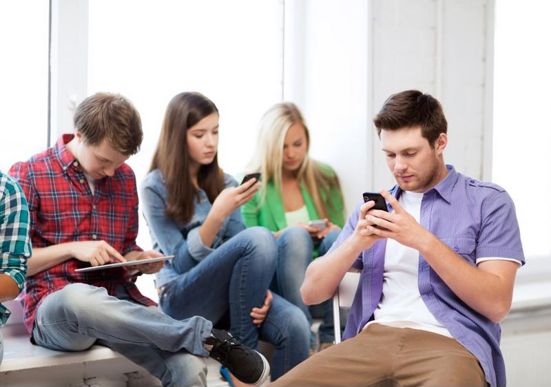 Most college students use mobile devices to shop.