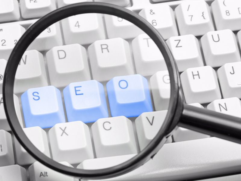 SEO highlighted on a keyboard