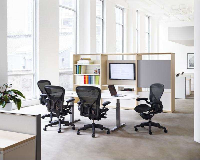 Quality ergonomic office chairs should provide lumbar support and be adjustable to conform to the user's body. 