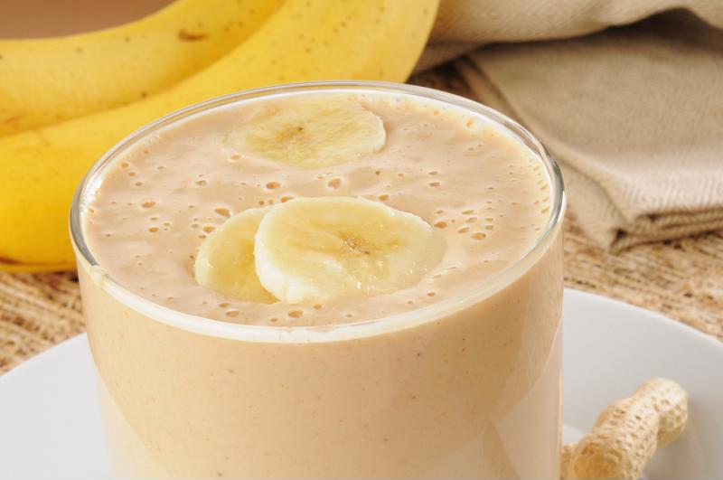 Garnish this smoothie with banana slices if desired.
