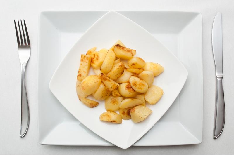 Give your guests a heated kick with spicy seasoned potatoes.