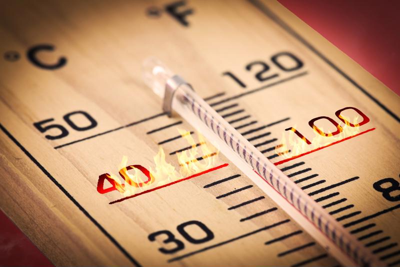 Close-up of thermometer with flame effects around the 40 Celsius and 100 Fahrenheit threshold