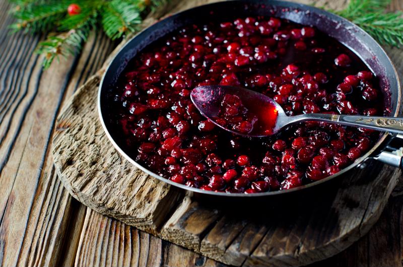 Cranberry sauce still tastes great after you seal it.