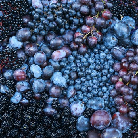 Berries contain important antioxidants that are good for brain health. 