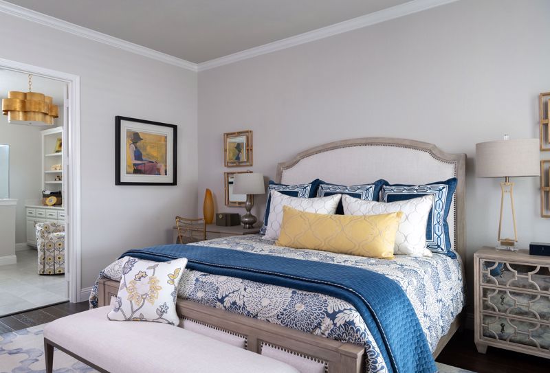 Shades of blue with pops of yellow is a classic cottage color scheme.