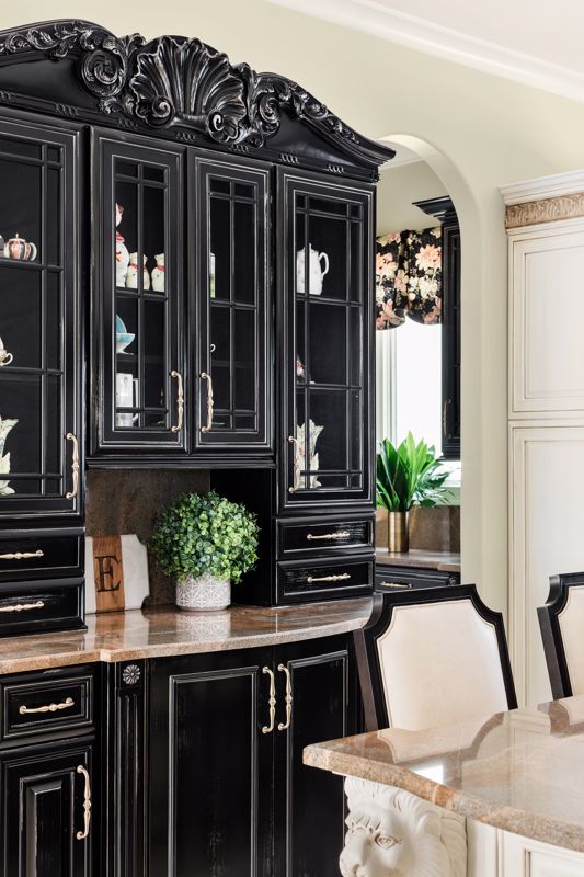 36 Stunning Black Kitchens That Tempt You To Go Dark For Your Next